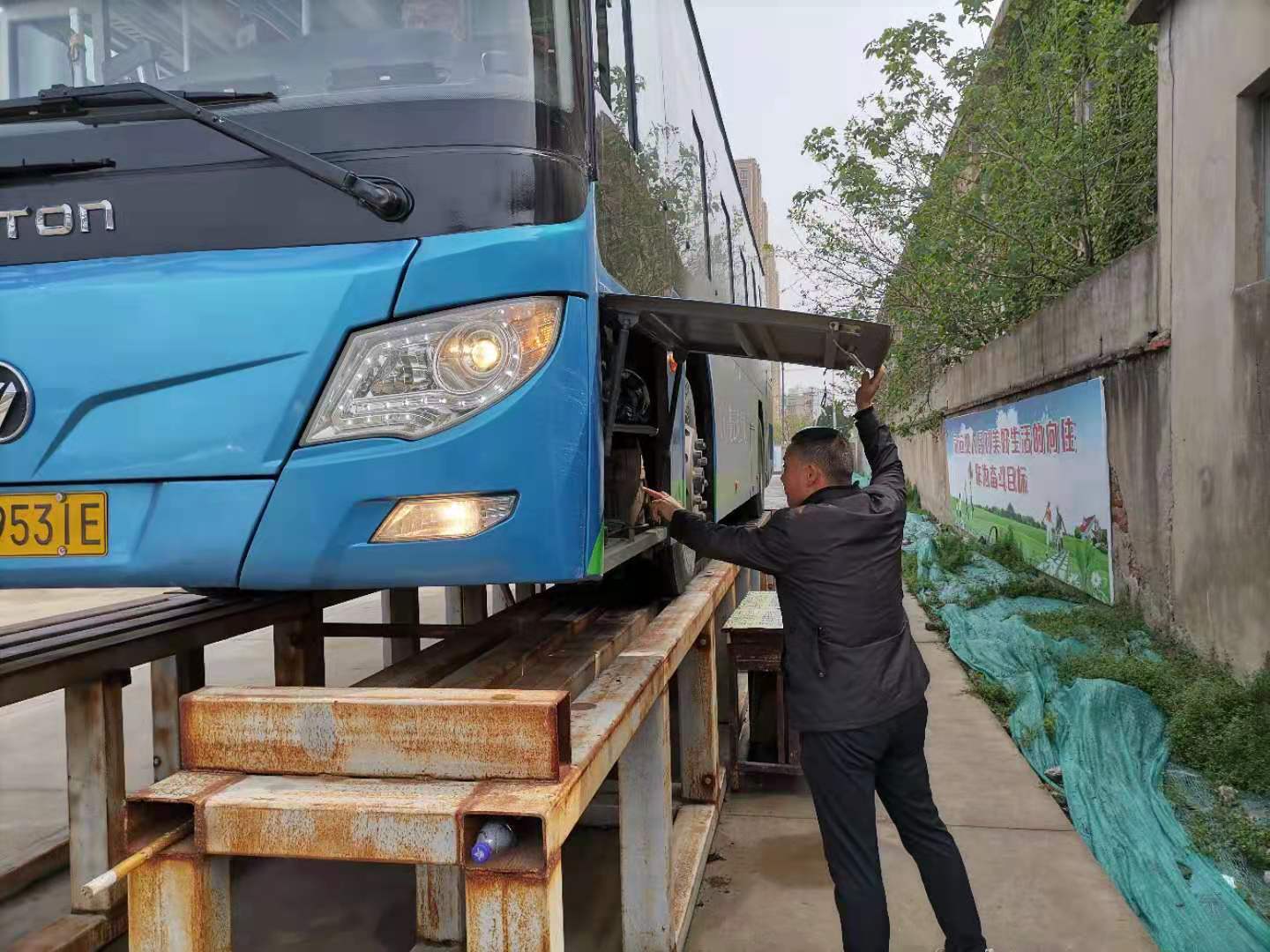 公交集團公交事業一部開展“五一節”前 運營車輛例保大檢查